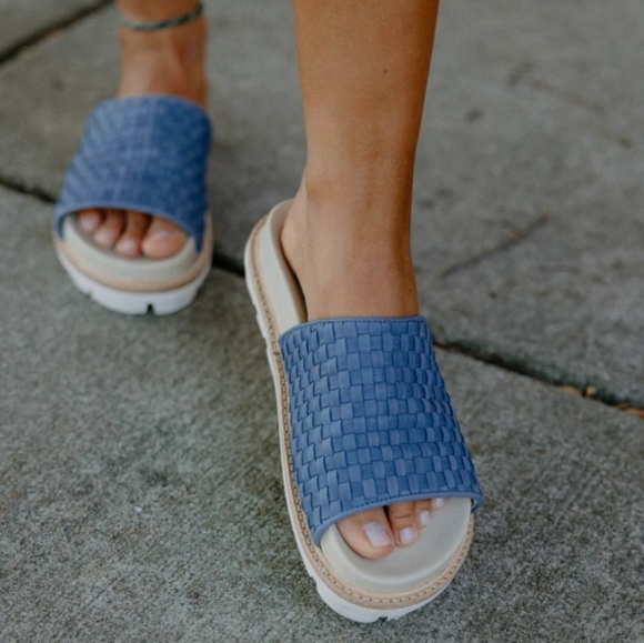 Chocolat Blu Dea Navy Blue Woven Leather Track Sole Slide Sandels Sz 39=8-8.5 - Picture 2 of 11